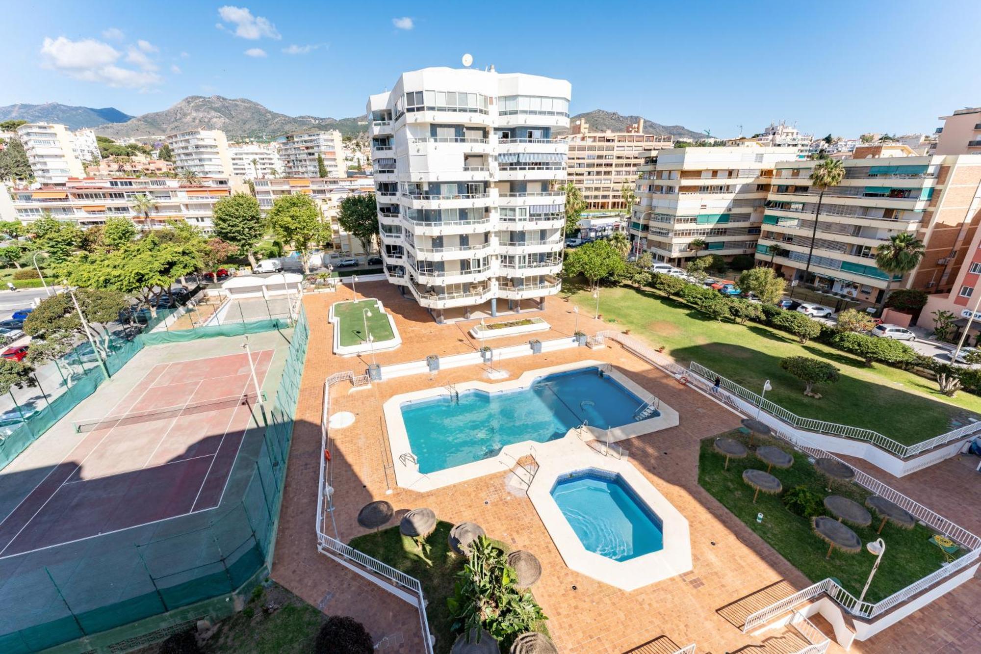 Tropico Carihuela View & Parking Lägenhet Torremolinos Exteriör bild